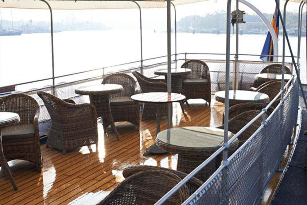 Middagskryssning i Stockholm på egen charterbåt